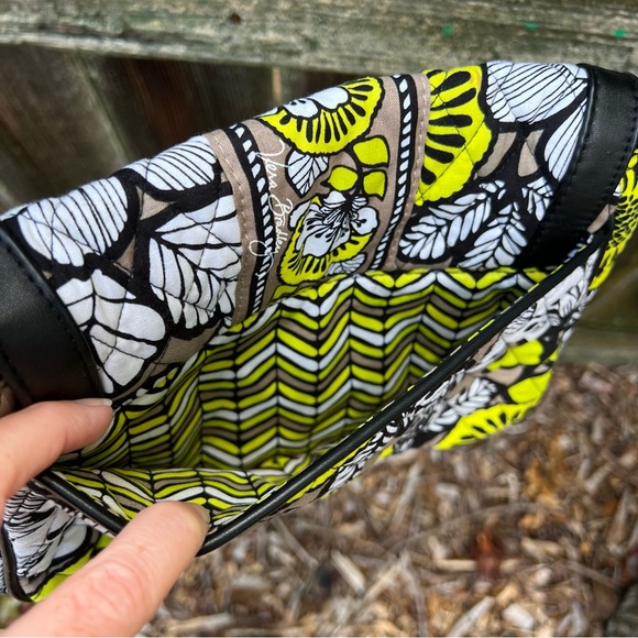 New Vera Bradley Crossbody Citron Purse - Picture 4 of 11